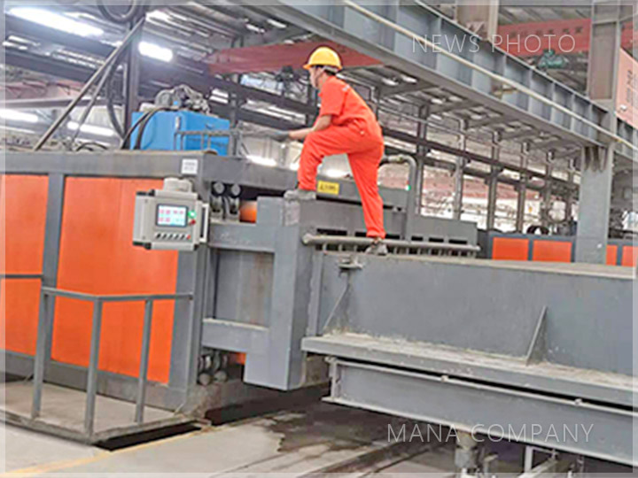 1629871343164177.jpg 現(xiàn)場(chǎng)-抽芯機(jī)與立模對(duì)接.jpg