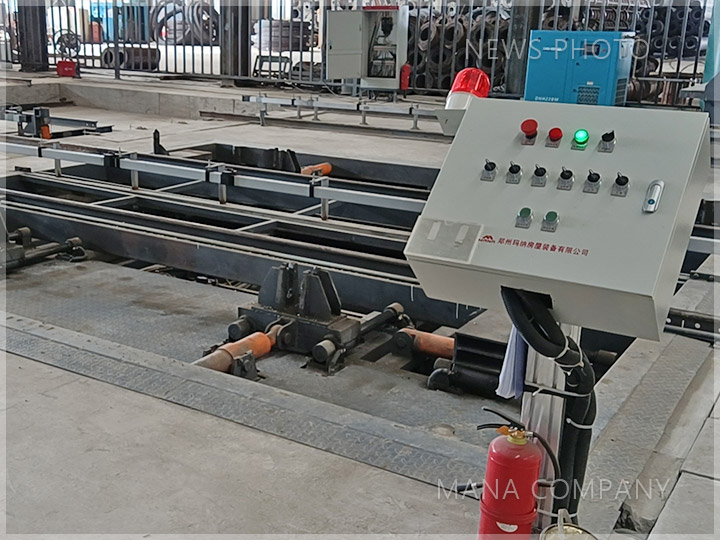 1629871368919982.jpg 現(xiàn)場(chǎng)-開(kāi)合模機(jī)01.jpg