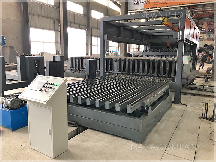 1629871433180446.jpg 現(xiàn)場(chǎng)-接板機(jī)構(gòu).jpg